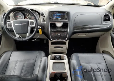 2016 Chrysler Town & Country Touring z USA, uszkodzony, nr VIN 2C4RC1BG2GR292913